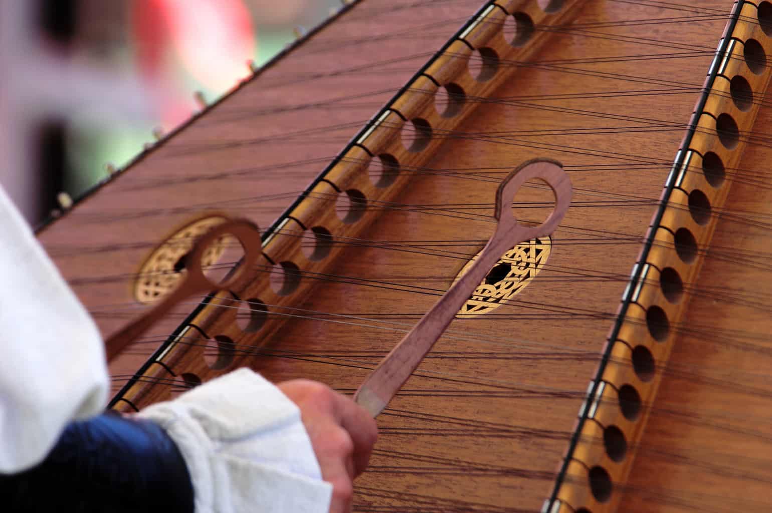 How to Play the Hammered Dulcimer: 5 Simple Steps